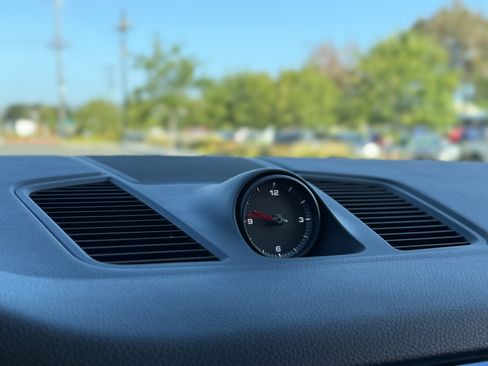 Used 2022 Porsche Cayenne Platinum Edition image 37