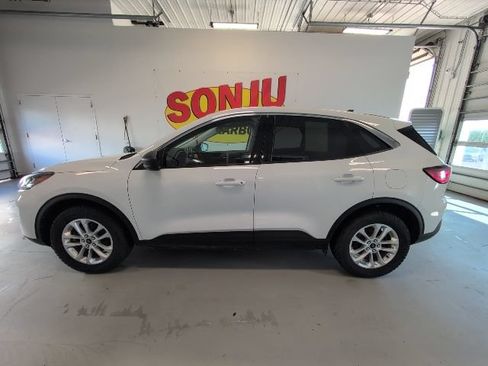 Certified 2022 Ford Escape SE AWD/4WD image 2