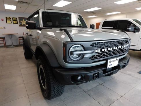 Certified 2022 Ford Bronco Badlands AWD/4WD image 3