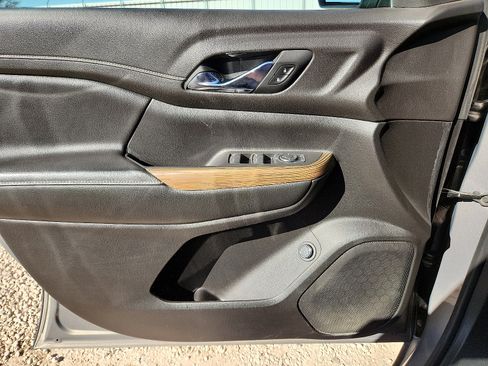 Used 2019 GMC Acadia SLE image 14