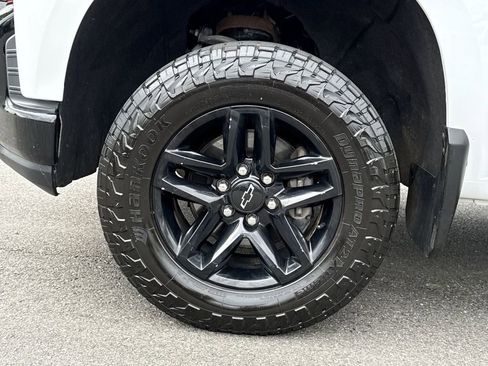 Used 2019 Chevrolet Silverado 1500 Custom Trail Boss w/ Custom Convenience Package AWD/4WD image 8