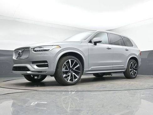 Used 2025 Volvo XC90 B6 Plus image 12