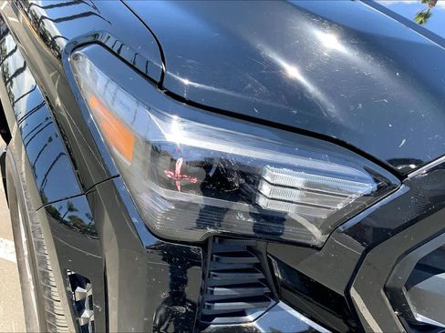 Used 2025 Toyota Tacoma SR5 AWD/4WD image 26