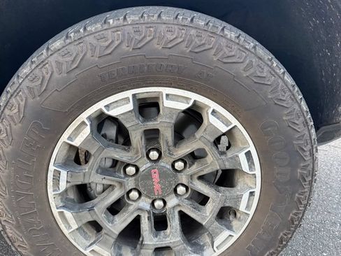 Used 2026 GMC Canyon AT4 AWD/4WD image 16