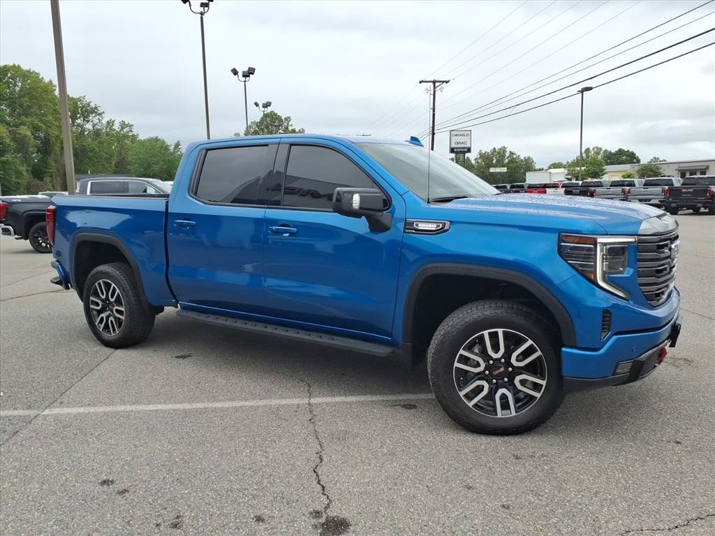 Used 2024 GMC Sierra 1500 AT4 w/ Technology Package AWD/4WD image 2