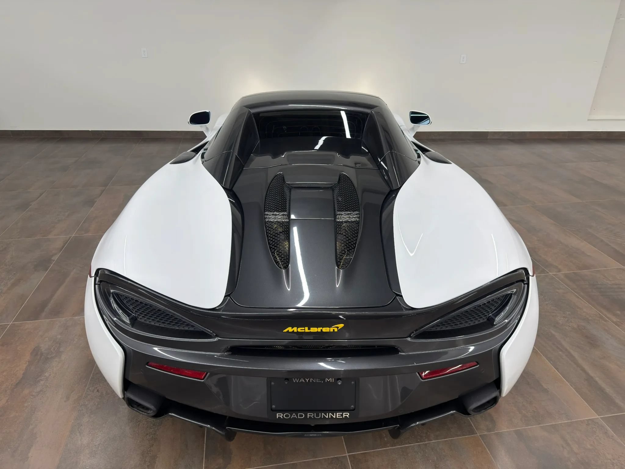 Used 2019 McLaren 570S Spider RWD image 10