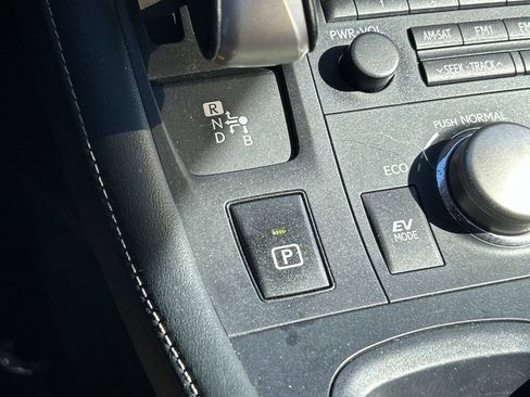 Used 2015 Lexus CT 200h w/ Seat Comfort Package FWD image 38