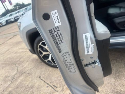 Used 2025 Jeep Compass Limited AWD/4WD image 30