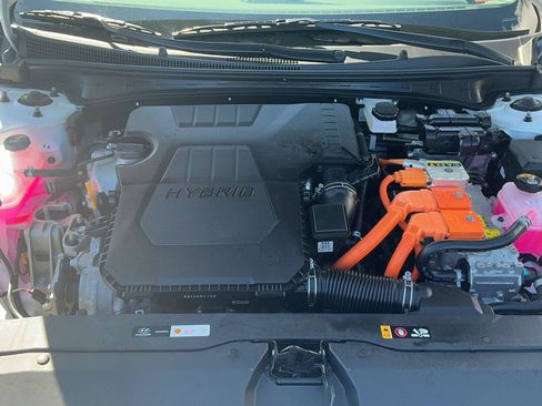 Certified 2025 Hyundai Elantra SEL FWD image 36