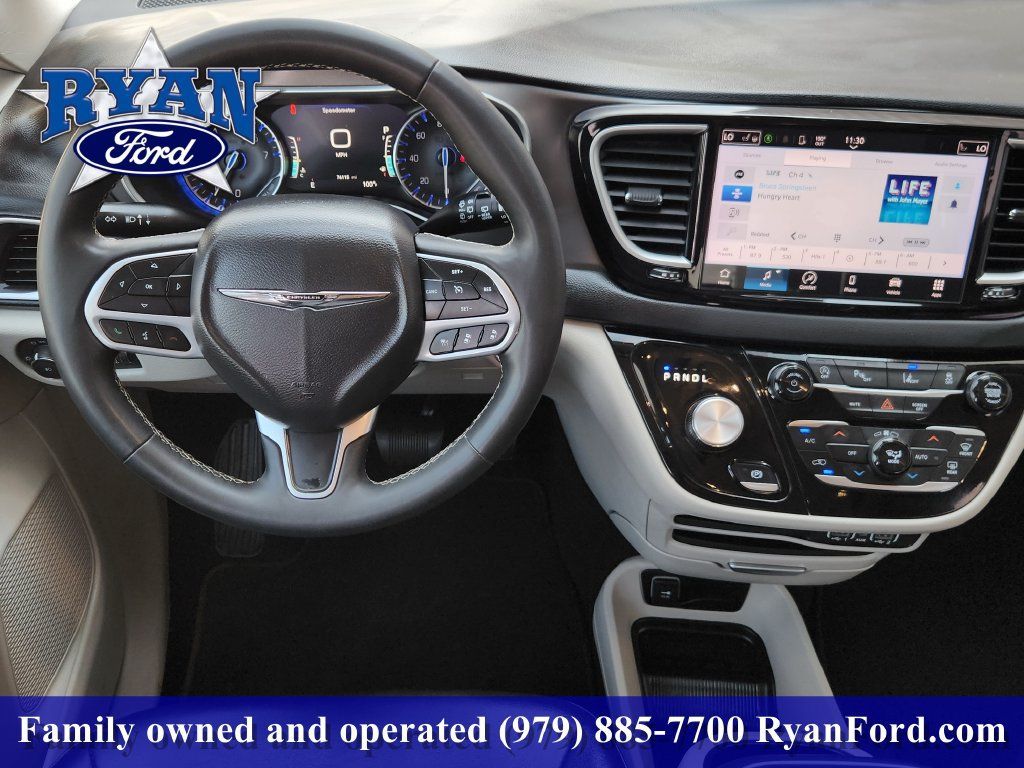 Used 2024 Chrysler Pacifica Touring-L FWD image 21