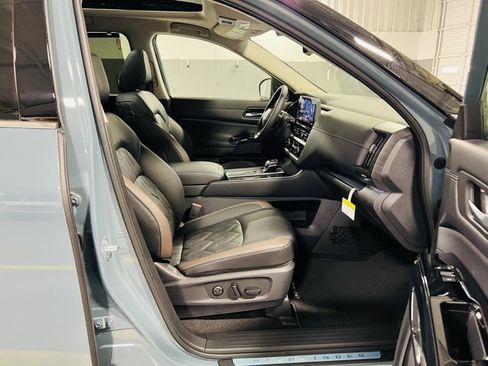 New 2026 Nissan Pathfinder Platinum image 38