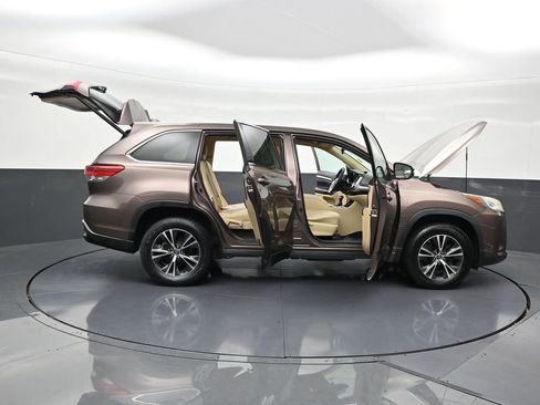 Used 2018 Toyota Highlander Plus image 30