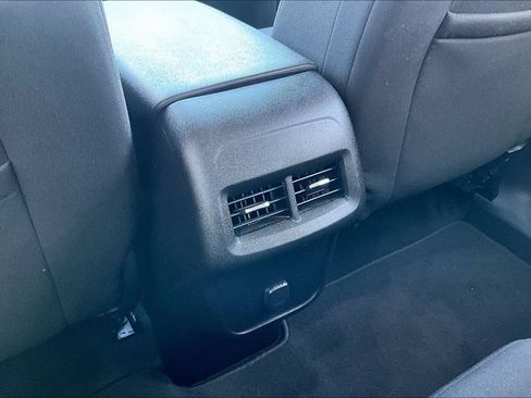 Used 2018 Chevrolet Equinox LT FWD image 11