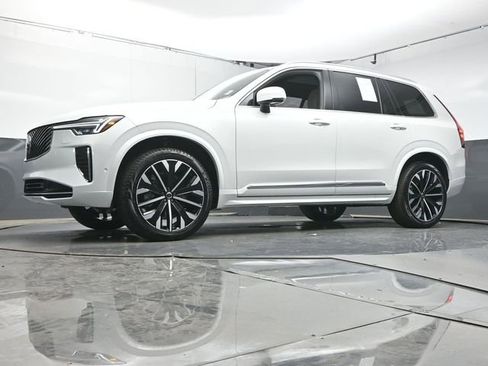 Used 2026 Volvo XC90 B6 Plus w/ Protection Package Premier AWD/4WD image 37