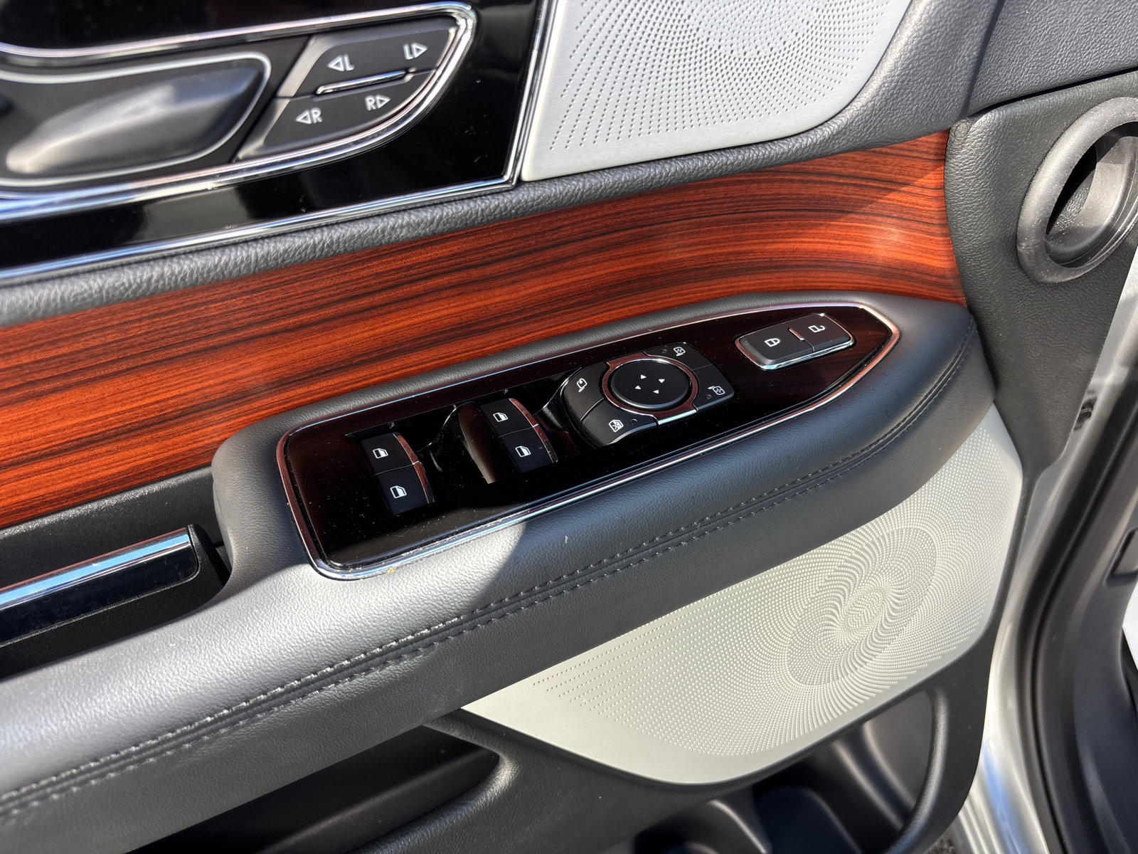 Certified 2024 Lincoln Navigator Reserve AWD/4WD image 13