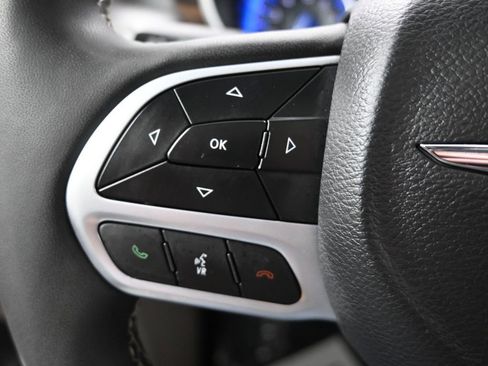 Used 2023 Chrysler Pacifica Limited image 26