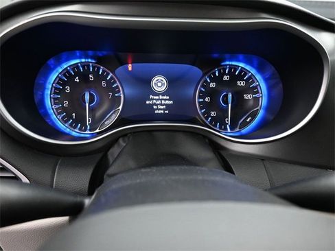 Used 2024 Chrysler Pacifica Touring-L image 11