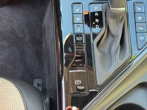 Certified 2025 Kia Niro SX Touring FWD image 50