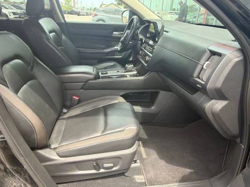 Used 2022 Nissan Pathfinder SL AWD/4WD image 12