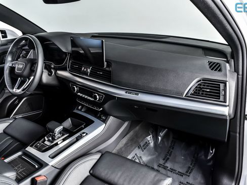 Used 2024 Audi Q5 2.0T Prestige w/ Prestige Package image 24