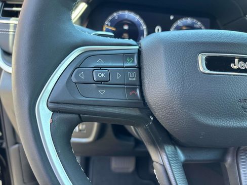Used 2024 Jeep Grand Cherokee Altitude AWD/4WD image 13
