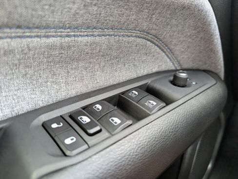 Used 2024 Jeep Compass Sport image 32