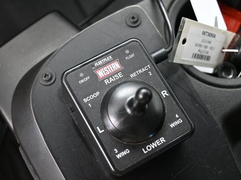 Used 2023 GMC Sierra 1500 SLE AWD/4WD image 30