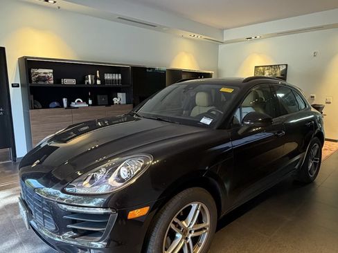 Used 2018 Porsche Macan AWD/4WD image 3