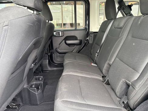 Used 2019 Jeep Wrangler Unlimited Sport S image 33