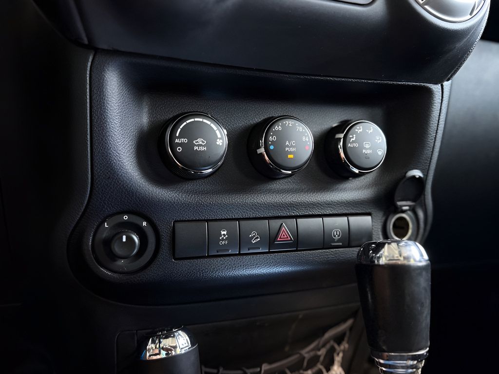 Used 2016 Jeep Wrangler Unlimited Sahara AWD/4WD image 10