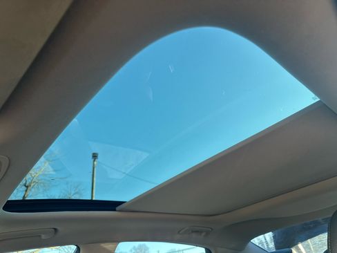 Used 2017 Kia Cadenza Premium w/ Luxury Package image 18