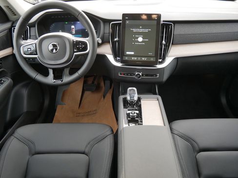 New 2026 Volvo XC90 T8 Plus w/ Protection Package Premier AWD/4WD image 7