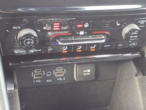 Used 2022 Jeep Grand Cherokee Limited image 25