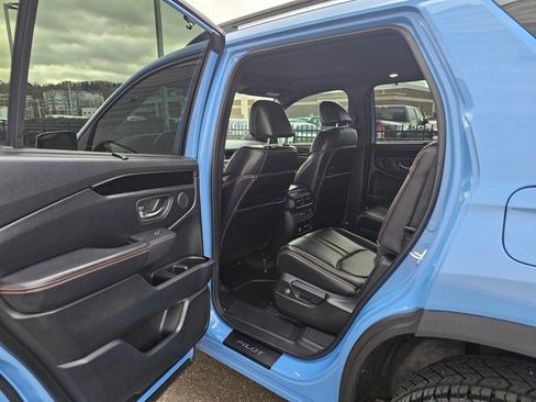 Used 2023 Honda Pilot TrailSport image 14