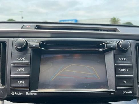 Used 2018 Toyota RAV4 XLE FWD image 21