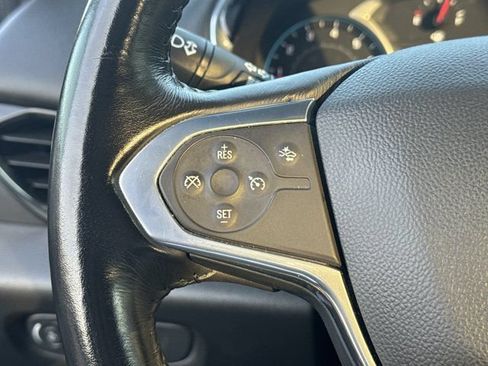 Used 2022 Chevrolet Traverse LT FWD image 29