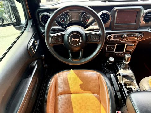 Used 2023 Jeep Gladiator Sport AWD/4WD image 2