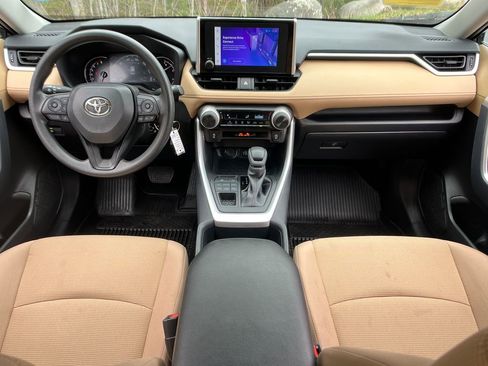Used 2025 Toyota RAV4 LE image 13