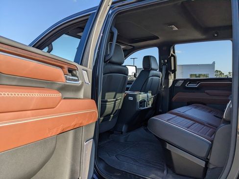 Used 2025 GMC Sierra 2500 Denali Ultimate image 47