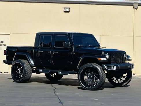Used 2022 Jeep Gladiator Sport AWD/4WD image 2