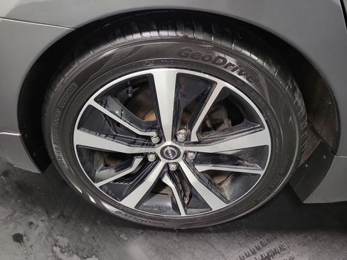 Used 2023 Nissan Maxima SL FWD image 11