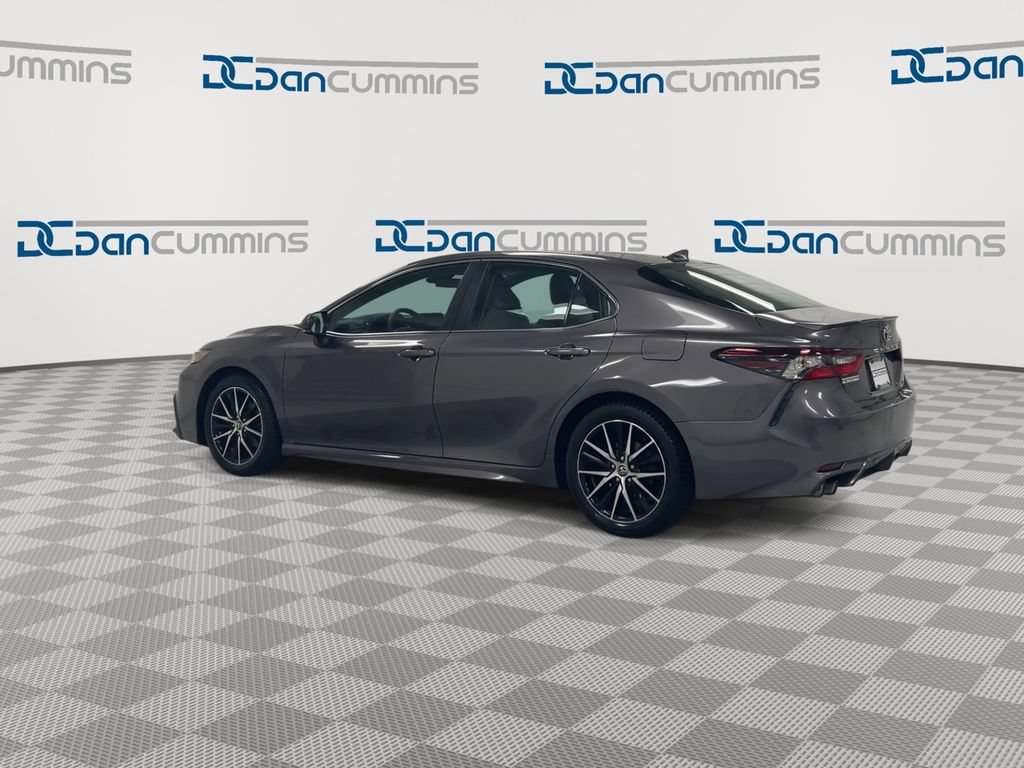 Used 2022 Toyota Camry SE FWD image 6
