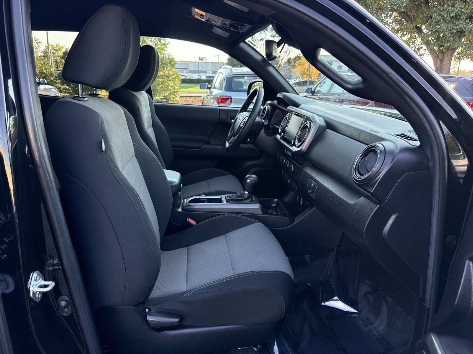 Used 2022 Toyota Tacoma TRD Off-Road AWD/4WD image 26