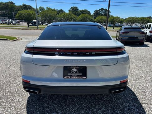 Used 2025 Porsche Panamera 4 w/ Premium Package AWD/4WD image 8