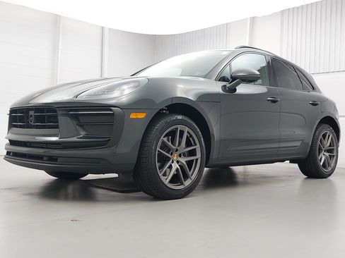 Certified 2026 Porsche Macan AWD/4WD image 1