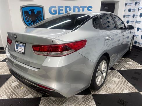Used 2017 Kia Optima LX w/ Option Group 014 FWD image 4