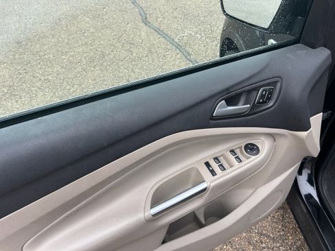 Used 2017 Ford Escape Titanium image 10