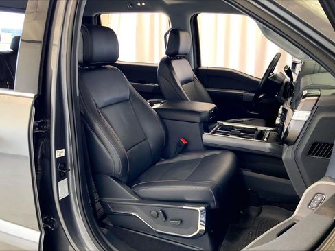 Used 2023 Ford F250 Lariat w/ Chrome Package image 16