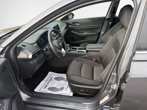 Used 2024 Nissan Altima 2.5 SV image 11