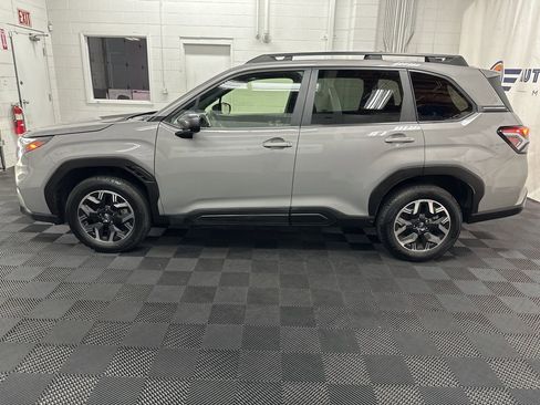 Used 2025 Subaru Forester Premium image 6
